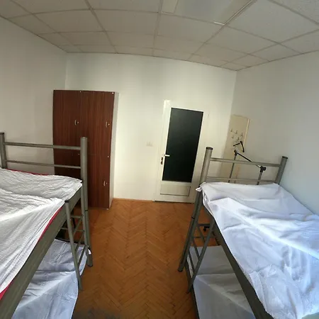 شباب هيستريا