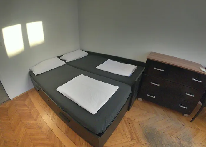 بيت شباب شباب هيستريا