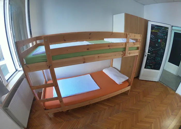 ヒストリア ホステル *