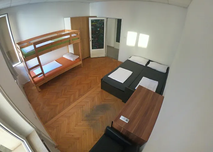 بيت شباب شباب هيستريا *