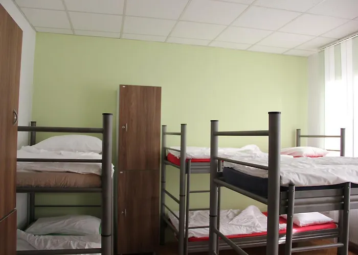 شباب هيستريا بيت شباب كوبر